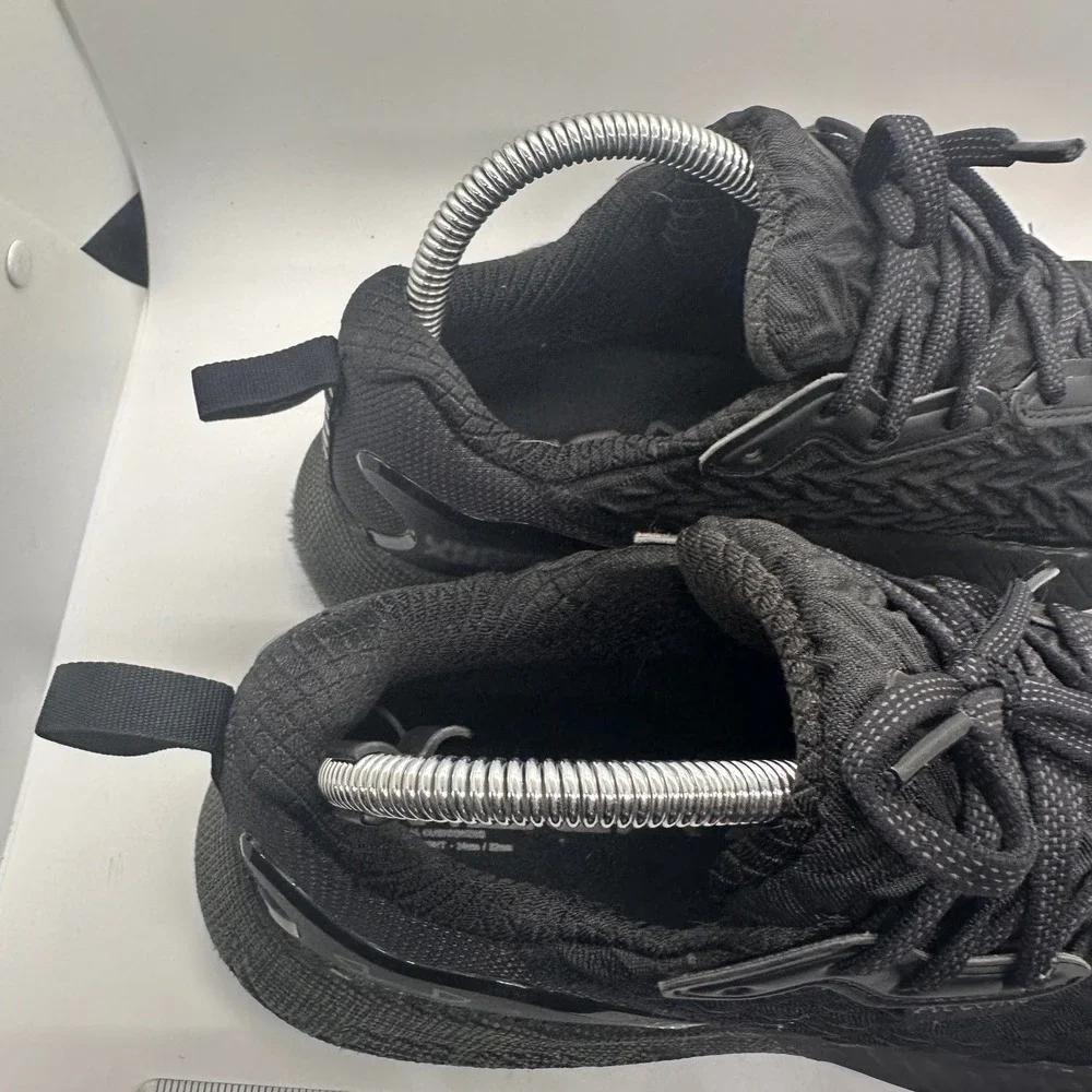 Under Armour HOVR Sonic 5 Men's Sleek Black Athletic Style Running Shoes Size 10